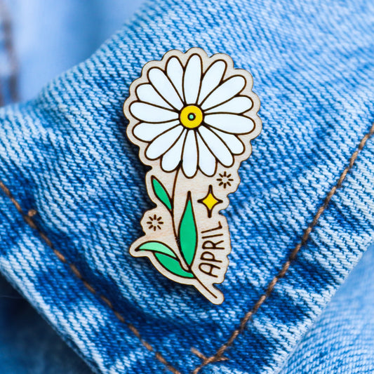 April Birth Month Flower Pin - Daisy
